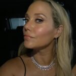Elizabeth Berkley Instagram – People’s Choice Awards last week… lots of fun getting out of sweatpants and a bun on my head and into #glam,  presenting with @mariolopez … countdown to Wednesday , so get ready to binge all 10 episodes of #savedbythebell @peacocktv ❤️❤️ #peopleschoiceawards 
Makeup: @kathleenkarridene 
Stylist:@jeanannwilliams
Tux:@ralphlauren
Jewels:@anitako
Hair color 🤩:@traceycunningham