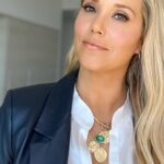 Elizabeth Berkley Instagram – Watch tonight if you need some laughs on @bravowwhl @bravoandy with my childhood buddy, actor #stephendorff !
MU: @kathleenkarridene 
Hair:@davidgardnerla
Styling: @jeanannwilliams 
Jewelry: @jenmeyerjewelry (good luck charm)
Earrings: @anitakojewelry 
Emerald: @elekeatsjewelry