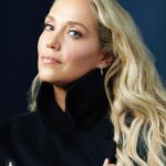 Elizabeth Berkley Instagram – Hey, guys!!! It was amazing seeing all of you at the Comic Con last week!!! Grateful to get to see you all!