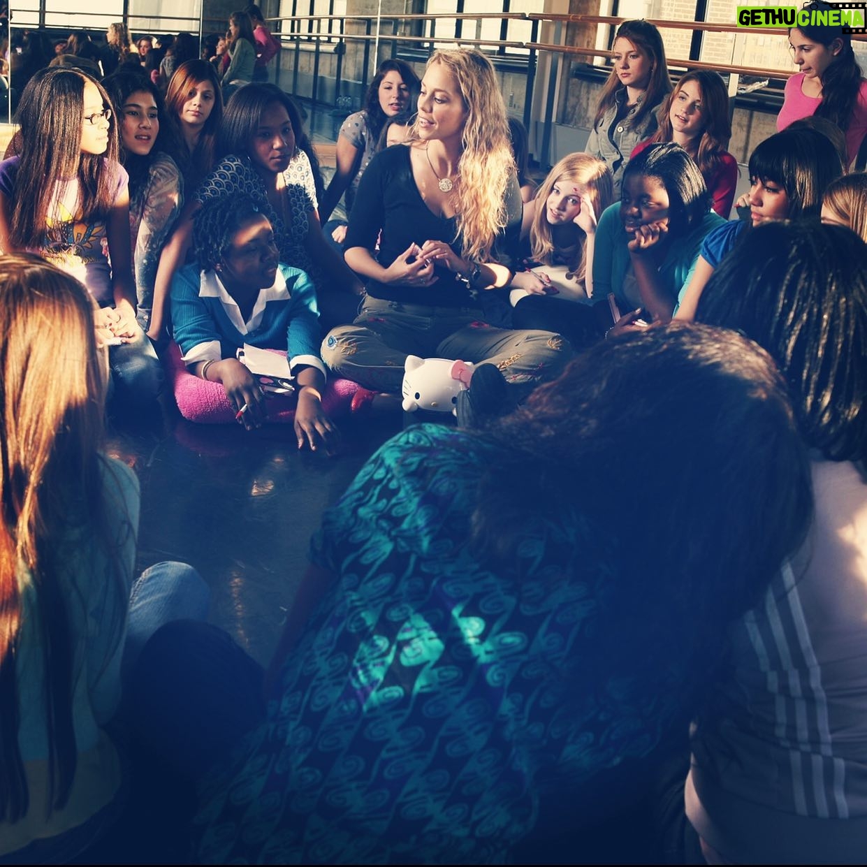 Elizabeth Berkley Instagram - Missing these magical gatherings of girls. #askelizabeth 💖💖