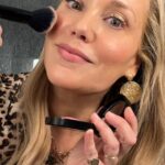 Elizabeth Berkley Instagram – #Imsoexcited for you to Get Ready With ME for my appearance at 90s Con! Sharing some of my go-to and new favorite makeup products from @lauragellerbeauty! I always like to do beauty makeup that is natural and glowy and can’t wait to show you these easy to use and totally buildable products (all from their Cult Classics Kit). My makeup stayed fresh looking for hours, with minimal touch ups through the day . Let me know what you think! Have you tried Laura Geller makeup? #GRWM #bakedmakeup #lauragellerbeauty 
💖💖💖💖