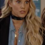 Elizabeth Berkley Instagram - I’m so excited! Old school meets new school. ❤️❤️❤️Bayside is coming back!! Stream #SavedByTheBell November 25 on @PeacockTV! #friendsforever #friends #love