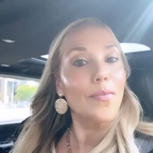 Elizabeth Berkley Instagram - Photo dump from this past weekend @fanxsaltlake —best time with you all …meeting amazing fans and colleagues who are longtime #friendsforever  cc@mariolopez @mpgosselaar and some new #friends I adore and admire cc @bycarrieannemoss @alexandradaddario @manubennett @peytonlist @therealkrystenritter @skeetulrich @jaredpadalecki