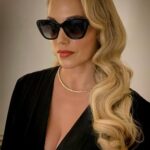 Elizabeth Berkley Instagram - #bts 🎥🎬Special project….#filmnoir Glam details: 💇🏼‍♀️Hair color:@traceycunningham1 💄Makeup:@kathleenkarridene 💇🏼‍♀️Hair:@cyndradunn Skin prep:@yonatzilberg @future5elements.us 💎gems :@melinda_mariajewelry ❤️❤️❤️❤️❤️❤️😎✨✨✨🎥🎬