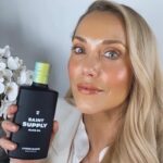 Elizabeth Berkley Instagram - I love to celebrate amazing women in my life who help to empower others. Congratulations to my dear girlfriend @vickyvlachonis for the launch of her #LivingElixir. This has been a true labor of love for her...a drinking oil supercharged with polyphenols and antioxidants straight from the ancient, sacred, olive groves of her native Greece. The health benefits are endless and I know we all could use some extra self care for our bodies right now. A small shot of oil has become part of my morning ritual.  @saintsupplyco✨✨✨🙏🏼❤️❤️ you can see more in @vogue and on @beyonce Beyoncé.com #body #love #health #beauty #selfcare #glow