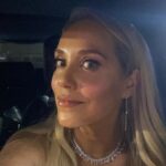 Elizabeth Berkley Instagram – People’s Choice Awards last week… lots of fun getting out of sweatpants and a bun on my head and into #glam,  presenting with @mariolopez … countdown to Wednesday , so get ready to binge all 10 episodes of #savedbythebell @peacocktv ❤️❤️ #peopleschoiceawards 
Makeup: @kathleenkarridene 
Stylist:@jeanannwilliams
Tux:@ralphlauren
Jewels:@anitako
Hair color 🤩:@traceycunningham