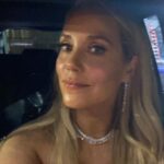 Elizabeth Berkley Instagram – People’s Choice Awards last week… lots of fun getting out of sweatpants and a bun on my head and into #glam,  presenting with @mariolopez … countdown to Wednesday , so get ready to binge all 10 episodes of #savedbythebell @peacocktv ❤️❤️ #peopleschoiceawards 
Makeup: @kathleenkarridene 
Stylist:@jeanannwilliams
Tux:@ralphlauren
Jewels:@anitako
Hair color 🤩:@traceycunningham