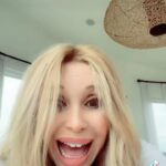 Elizabeth Daily Instagram - MY BIG BREAK INTO VOICE OVERS!!! #tommypickles @rugrats #rugrats @nickelodeon @paramountplus
