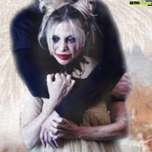 Elizabeth Daily Instagram - Scream and cry 👻 @screamandcryhorror #holloween #spooky