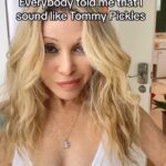 Elizabeth Daily Instagram – I guess the cats out of the bag 😂😉🤭 #voiceactor #nickelodeon #tommypickles #rugrats