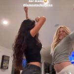 Elizabeth Daily Instagram - Haha a lil mother daughter dance. @iamnotmiketyson She learned it from her mama😜 #motherdaughter