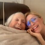 Elizabeth Daily Instagram - Loving my mom!! She’s 92 and cuter than ever ! Feel blessed ❤️👍 #mothersanddaughters #love