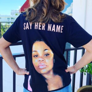 Elizabeth Rodriguez Instagram - We haven’t forgotten... It’s been 150 days since Breonna Taylor was murdered in her home by Jonathan Mattingly, Brett Hankison, and Myles Cosgrove—and her killers have not been charged. Too often Black women who die from police violence are forgotten. Let’s stay loud, keep demanding justice for Breonna and her family, and SAY HER NAME. Proud to stand with WNBA players in joining this campaign, created by @phenomenal in partnership with the Breonna Taylor Foundation, to which all profits from tees will be donated. (Art by @arlyn.garcia) @phenomenal #breonnataylor #wnba
