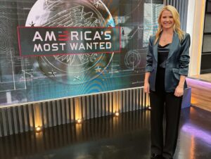 Elizabeth Smart Instagram - I am so excited to finally share with everyone that I will be a special guest on the season premier of Americas Most Wanted. Make sure to tune in on Monday, January 22nd at 8/7c on Fox.