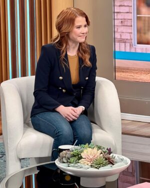 Elizabeth Smart Instagram - Thank you @gayleking for having me on CBS this morning! We both reminisced over the last twenty years. I told Gayle this earlier and I’ll say it again now I never could have imagined my life now 20 years ago! So much has happened. And I also feel it’s fitting that not only am I celebrating a major miracle that happened in my life but the release of a project I’ve been working on now for quite some time. Some of you will remember when I asked for your time to complete a survey on consent awhile back. With those results I’ve created a course on “wholehearted consent.” I’m so proud of the final product, this is not sex ed. this is a tool to be used to work out what your boundaries are, how to practice whole hearted consent, and recognizing when someone disrespects or dismisses your boundaries. Click on the link in my profile for more information or go to www.wholeheartedconsent.com