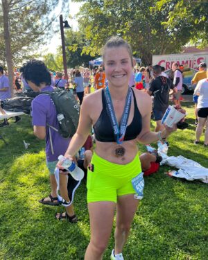 Elizabeth Smart Instagram - It’s finally finished!!!!! Wahoo!!!! So proud of myself for following through with training and finishing the St. George marathon today. Currently I’m laying on the sofa with compression boots on with no plans on moving anywhere the rest of the day. 😉