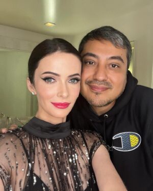 Elizabeth Tulloch Instagram - Some #behindthescenes from @saturnawards Sunday night. 
Dress: @aliceandolivia by @staceybendet 
Heels: @toryburch 
Makeup: @andremakeup 
Hair: @hellohairbear 
Skin: @theskingirls @vancouvermedicalaesthetician 
Bestie: @realbreeturner
It was such a wild night of weather!!! But incredible awards show, thank you @saturnawards!! Christopher Nolan, Keanu Reeves, Jodie Foster, James Cameron, Kevin Feige, Emily Blunt etc etc - I was fangirling everywhere. I LOVE being a part of a genre show (again - love you #Grimm fans!). Best and most loyal and smartest fans ever. Thank you so much for coming out in a major storm and I apologize to everyone who I didn’t get to in the autograph line - bc of the weather I was late to the awards and was being rushed inside. 

💓💓🥰