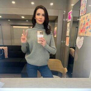 Elizabeth Tulloch Instagram - Some shots from our first week back to work on #SupermanAndLois. #Grimm and #AMillionLittleThings fans, swipe for a surprise 😉