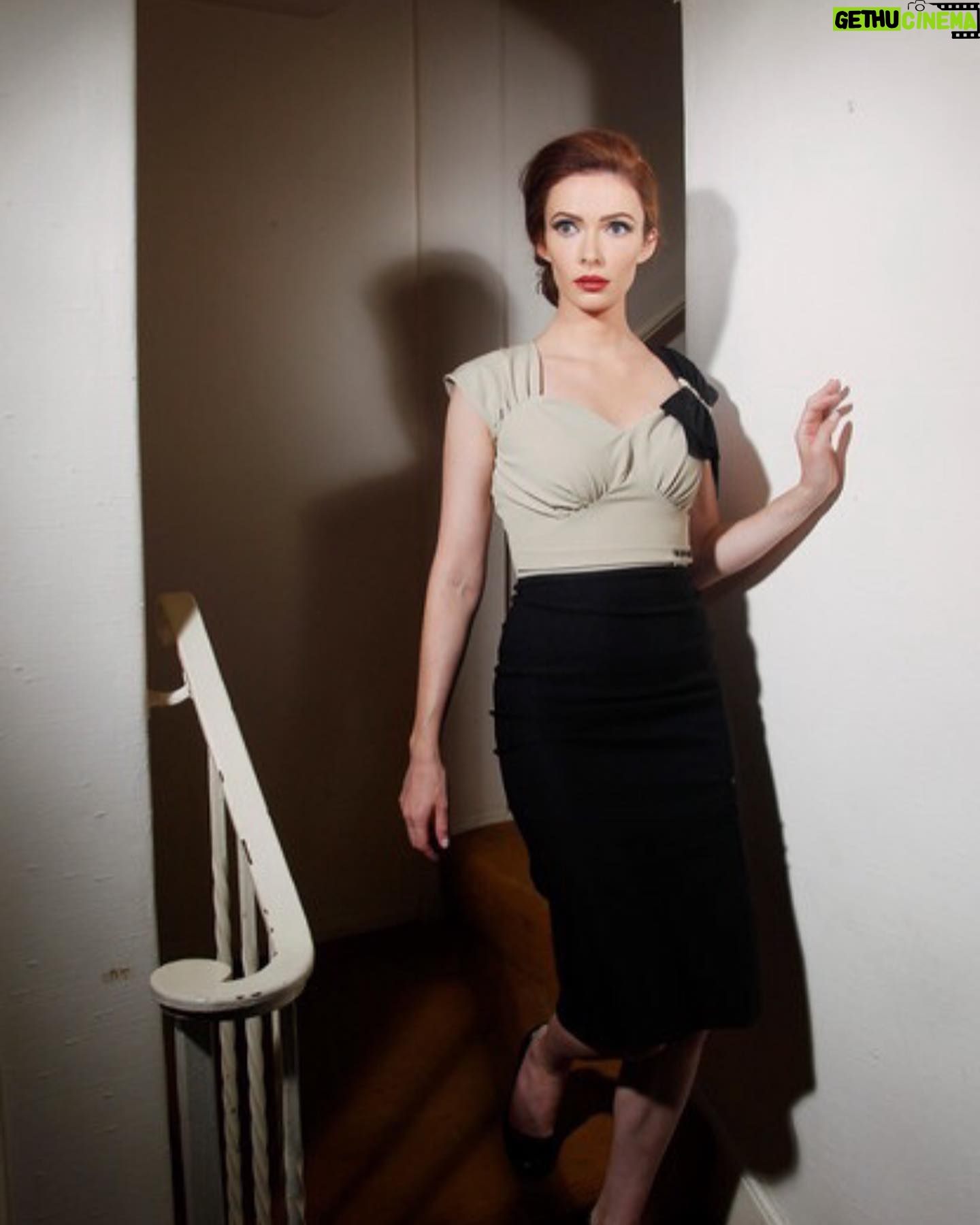Elizabeth Tulloch Instagram - The Staircase series by my incredible photographer friend @ecarenphoto. I love period hair/makeup/wardrobe 💓#throwback #noir #elisabethcaren