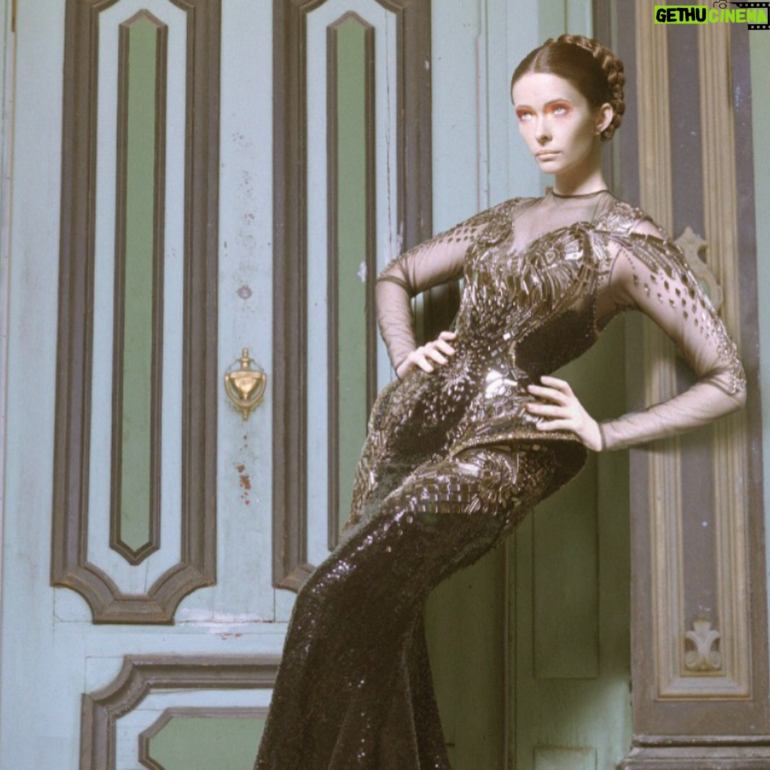 Elizabeth Tulloch Instagram - Throwback to this photo shoot with amazing photographer @franzszony. If you’re not familiar with his work, check it out! This was such a gratifying shoot, wandering around the streets of dusty Nevada, telling a different story with each photo. Gowns by @michael5inco 🖤