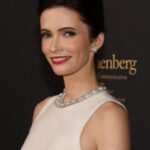 Elizabeth Tulloch Instagram – It was such an honor for Superman & Lois to accept a Hollywood Sentinel Award for Lois’s breast cancer storyline at the WGA, especially the day after Norman Lear’s passing. The Sentinel Award recognizes writers for their “meaningful and accurate portrayals onscreen that tackle timely and important topics including abortion, systemic racism, climate change, and mental health.” The EPs, writers and I worked very closely this season with oncologists, surgeons, survivors, and the families who love them. We’re thrilled it had such a direct impact:
When Clark joined a support group for family members of people fighting cancer, Google showed a 33% spike in searches for “breast cancer support groups.”
As the episodes aired, searches for “breast cancer” jumped 14% from the same months in 2021. In June 2023 alone, there was a 22% increase in searches online for breast cancer informational websites.

We also hope it will make it clear to younger female and male viewers (men get breast cancer too) – that cancer can strike at any age, and we want people to be aware of the risk factors they face.

❤️