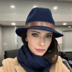 Elizabeth Tulloch Instagram - Trailer selfies from Season 3 of #supermanandlois. How is everyone liking this season so far? ❤️