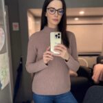 Elizabeth Tulloch Instagram - Trailer selfies from Season 3 of #supermanandlois. How is everyone liking this season so far? ❤️