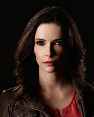 Elizabeth Tulloch Instagram - #flashbackfriday #grimm @grimmpeacock @nbc