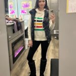 Elizabeth Tulloch Instagram - Trailer selfies from Season 3 of #supermanandlois. How is everyone liking this season so far? ❤️