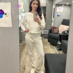 Elizabeth Tulloch Instagram - Trailer selfies from Season 3 of #supermanandlois. How is everyone liking this season so far? ❤️