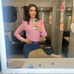 Elizabeth Tulloch Instagram – Officially over halfway through our final season of #SupermanAndLois. Trying to enjoy every last moment with our amazing crew and cast. Thank you to our writers for writing such an amazing, heartbreaking, epic final season. 
💞