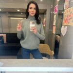 Elizabeth Tulloch Instagram – Officially over halfway through our final season of #SupermanAndLois. Trying to enjoy every last moment with our amazing crew and cast. Thank you to our writers for writing such an amazing, heartbreaking, epic final season. 
💞