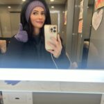 Elizabeth Tulloch Instagram – Officially over halfway through our final season of #SupermanAndLois. Trying to enjoy every last moment with our amazing crew and cast. Thank you to our writers for writing such an amazing, heartbreaking, epic final season. 
💞