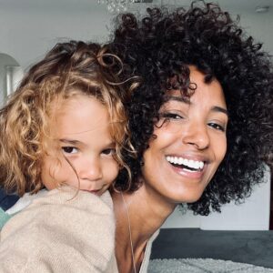 Ella Thomas Instagram - Happy Mother’s Day to all those guiding little spirits. “Mother” is a verb… not just a noun!💖💖💖