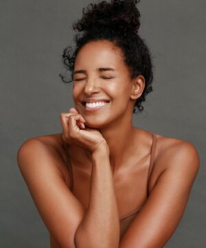 Ella Thomas Instagram - #fridayfacts… I am TERRIBLE at directions… to old for it to change… even with Siri verbally navigating… I can still miss my exit 8 out of 10 times🤷🏽‍♀️

📸 @alannagilbertphoto 

#adulting #momlife #setlife #eritrea #eritrean #actors