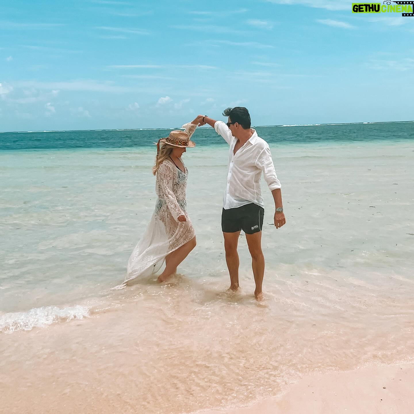 Ella Henderson - 10.5K Likes - To My Valentine… 💌 I’m so happy to have found my person 🙃 … May I forever dance through life with you & all its adventures 💃🏼 💍 👰🏼♀️🤵🏽… @jackrexburnell xx. Els
📸 by @freddieardley