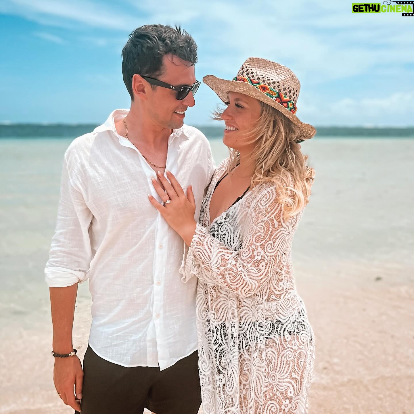 Ella Henderson - 10.5K Likes - To My Valentine… 💌 I’m so happy to have found my person 🙃 … May I forever dance through life with you & all its adventures 💃🏼 💍 👰🏼♀️🤵🏽… @jackrexburnell xx. Els
📸 by @freddieardley