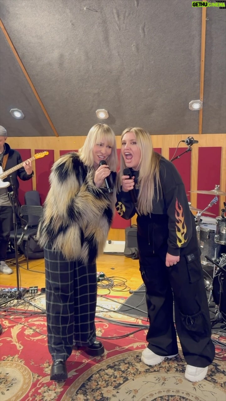 Ella Henderson - 4.1K Likes - This was so fun @natashabedingfield ily 💖✨ #Alibi (The Other Girl version) link in bio E x x #newmusic