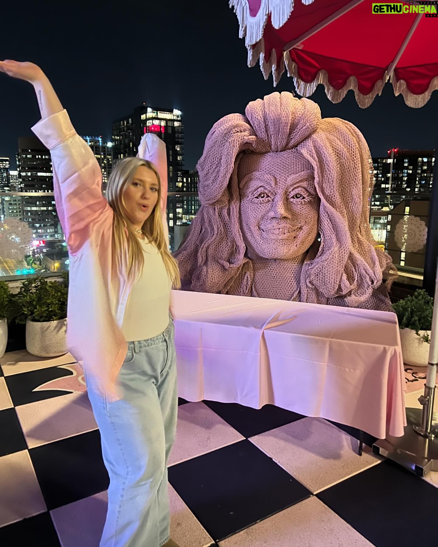 Ella Henderson - 3.1K Likes - 💕Nashville still not over you 🇺🇸🎼 x E x #Nashville