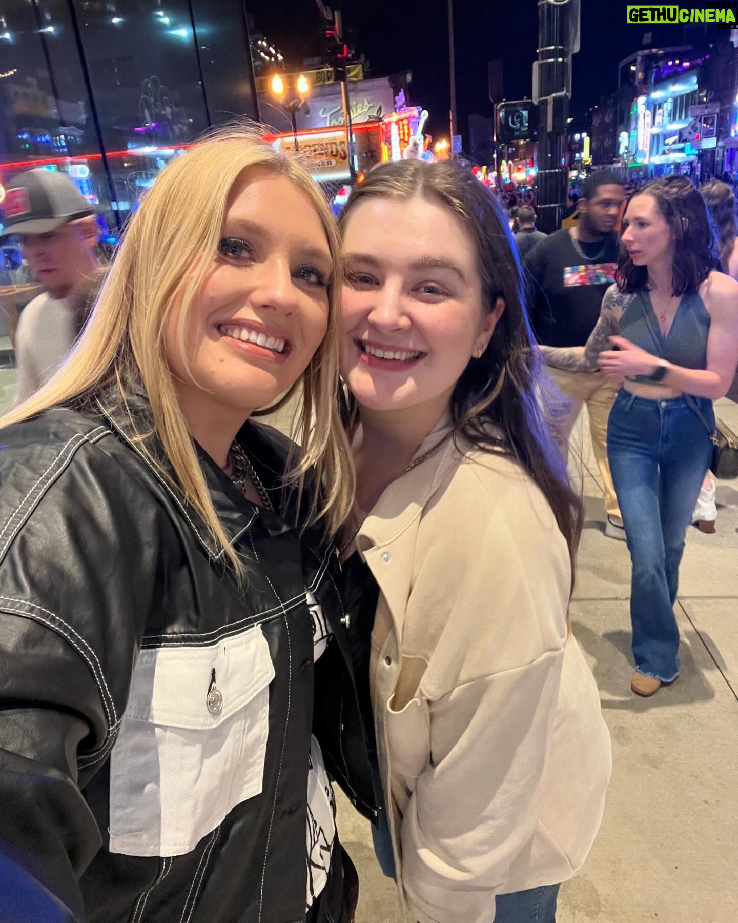 Ella Henderson - 3.1K Likes - 💕Nashville still not over you 🇺🇸🎼 x E x #Nashville
