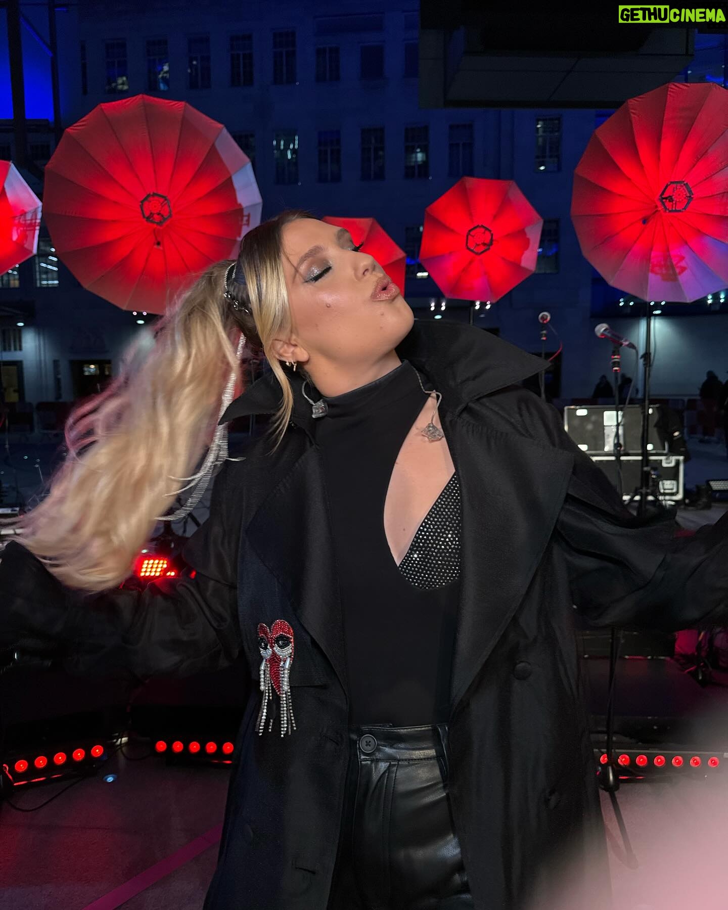 Ella Henderson - 8.8K Likes - The 37474828 sides of me 🙃 … it’s ok to not have your s*** together most of the time 👀🥰 x E x