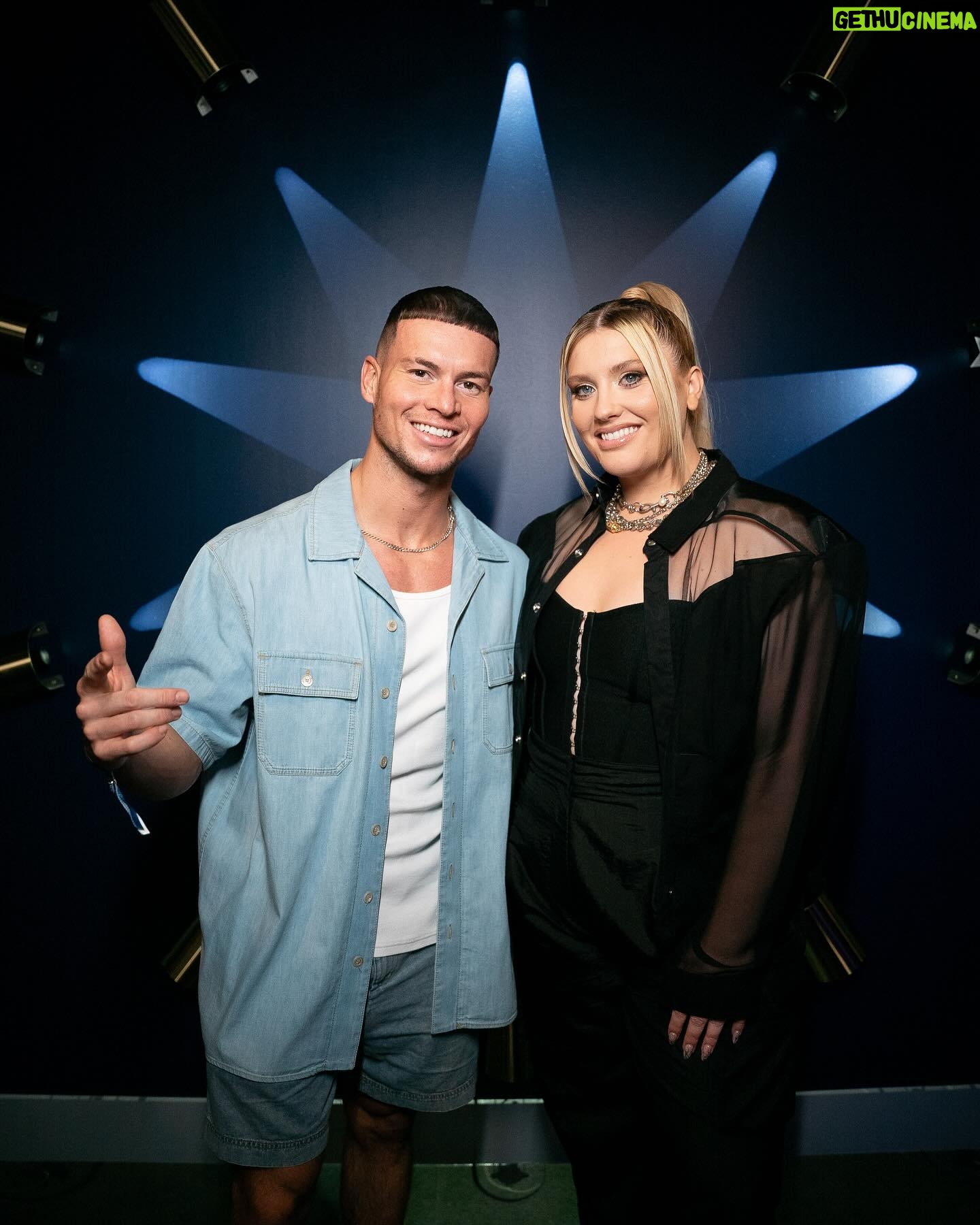Ella Henderson - 4.5K Likes - The @joelcorry remix of Alibi is OUT NOW!!! Let’s get those weekend vibes going! 🙌 Link in my bio E x x #newmusicfriday #dancemusic