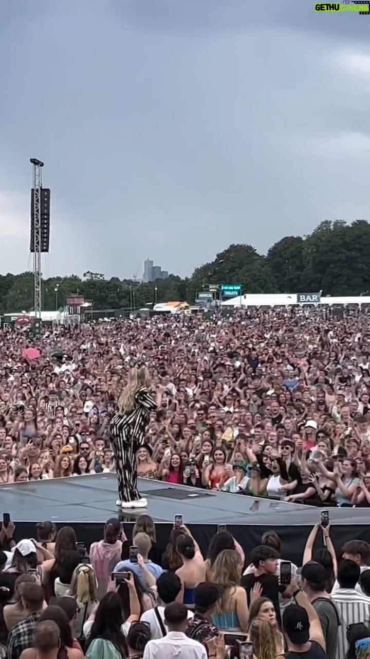 Ella Henderson Instagram - So excited for this one @parklife_festival!! Link in biooo E x x #festival