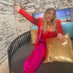 Ella Henderson Instagram - 🩷💜❤️ Love Island Babyyyyyyyyyy!!!!! Living my best slow mo life 😂 … What a blast to head into the @loveisland villa xx. E x #LoveIsland #AllStars