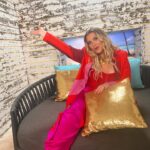Ella Henderson Instagram - 🩷💜❤️ Love Island Babyyyyyyyyyy!!!!! Living my best slow mo life 😂 … What a blast to head into the @loveisland villa xx. E x #LoveIsland #AllStars