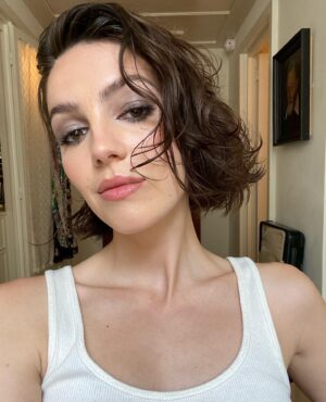 Ella Hunt Instagram - i think u should vote ;) x