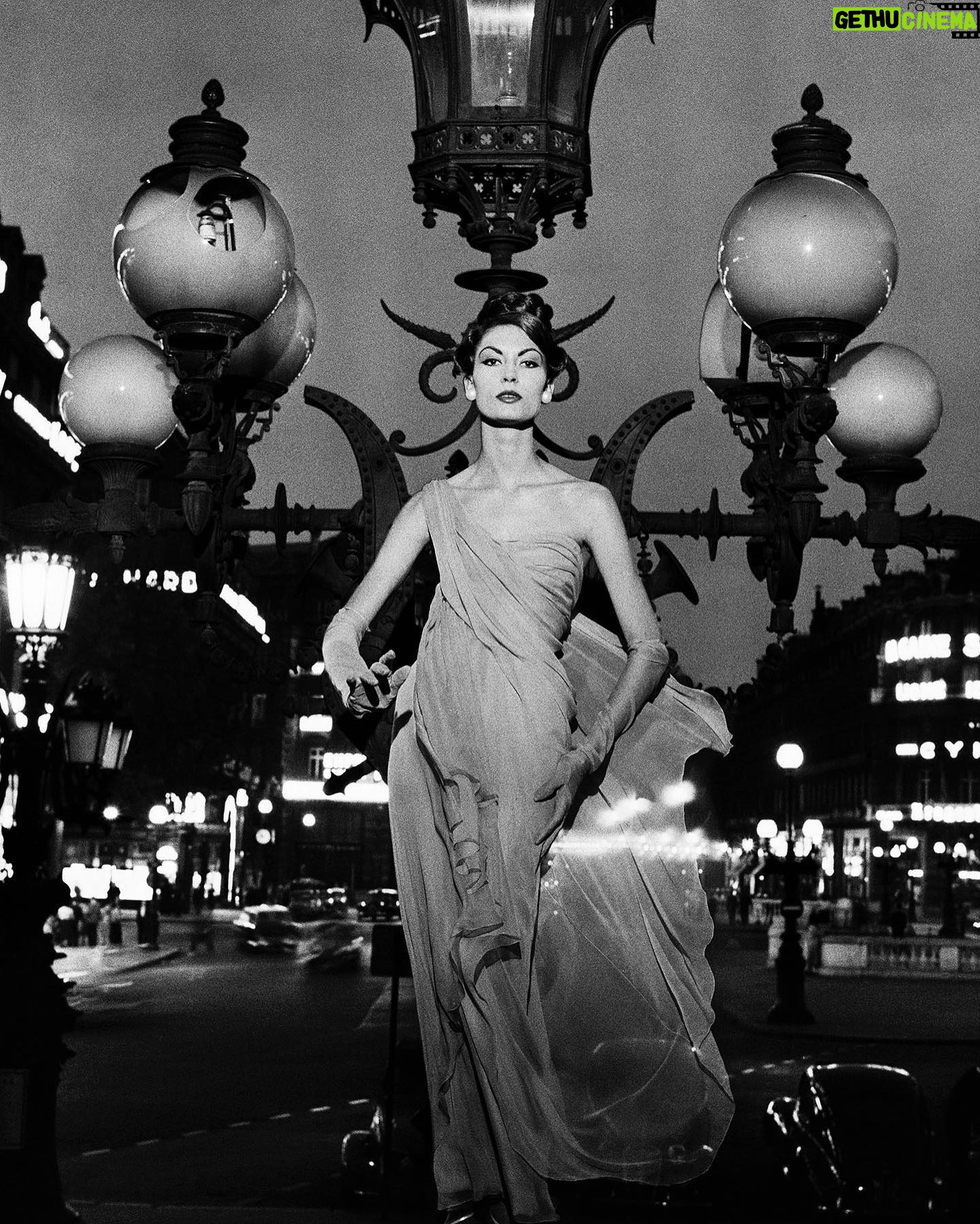 Ella Hunt Instagram - Bill was the best and naughtiest of people. He was family. He was our hero. 🖤 RIP William Klein, the king of photography, 1926 - 2022.