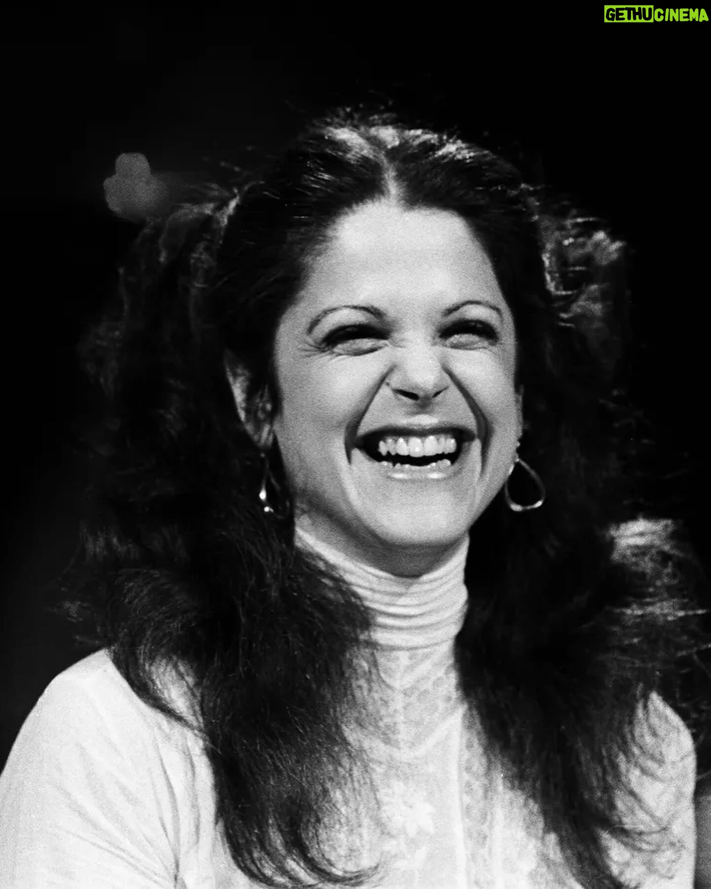 Ella Hunt Instagram - yesterday i turned 26 and wrapped shooting on SNL 1975 🍾 feeling overwhelmed, giddy AF and thoroughly grateful. playing gilda was the birthday gift of a lifetime, thank you @jasonreitman ❤️🔥