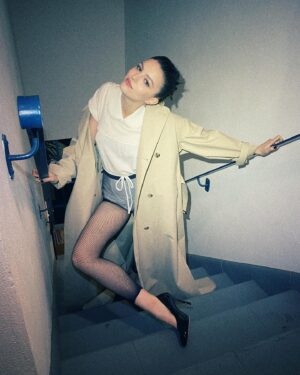 Ella Hunt Instagram - “due to the inclement weather you are advised to go out wearing no pants, sir.”

I had too much fun wearing no pants at the @wmag party 🍸
THANK YOU FOR CLOTHING ME @maisonmargiela THIS WAS A DREAM COME TRUE. 
@sarahslutsky I can’t believe we get to have this much fun playing dress up. 
@melissa.hernandez @kyleeheathhair this glam killlled and thrillllled me. 
@wmag @saramoonves thank you for throwing the best dance parties ❤️‍🔥 I am covered in blisters, bracing for a 2 day hangover and so damn happy about all of it.