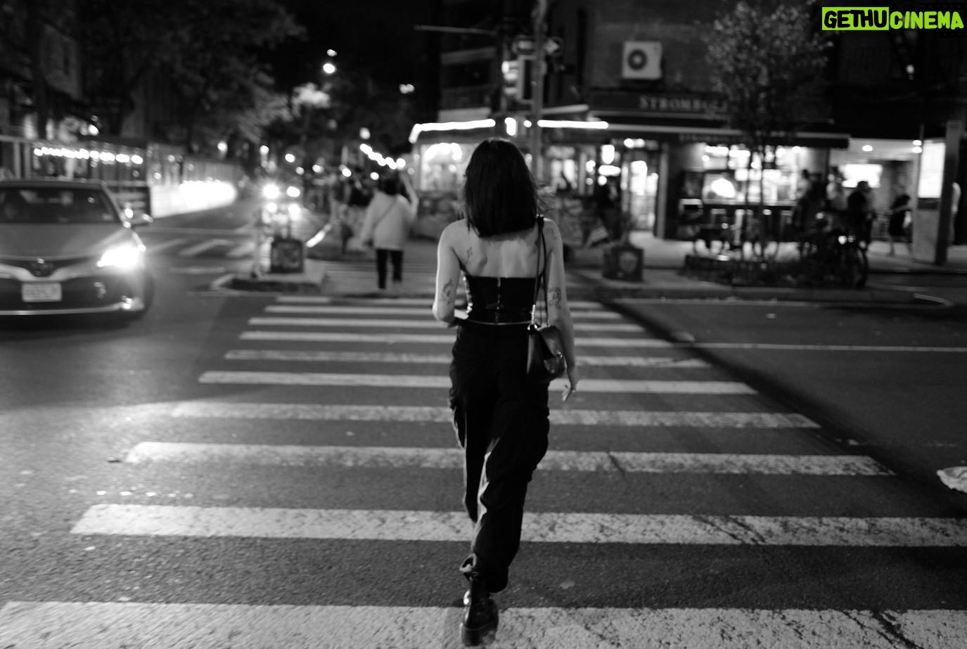 Ella Purnell Instagram - city walk 📸 by @aaroncmoten